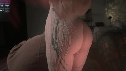 Snapshot of iara_mi chatting on December 2025 02:03:01 PM stream next week online show from December 2025 02:03:01 PM