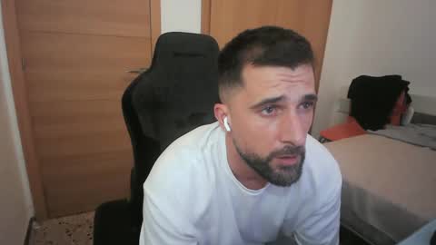 iberian_macho online show from October 2025 09:35:02 PM