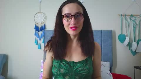 Iberian Moon online show from November 2025 01:24:03 PM