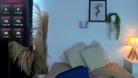 ice_y_abigail online show from November 2025 12:30:01 PM