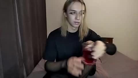 Jade online show from December 2025 03:17:01 PM