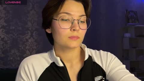 Snapshot of iceeheart chatting on April 2026 07:43:01 PM Ksenia online show from April 2026 07:43:01 PM