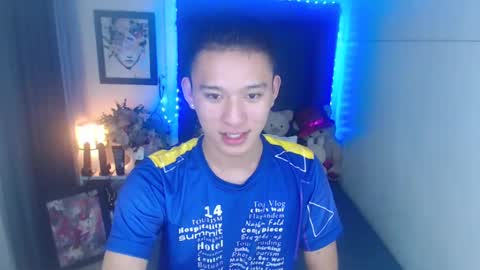 Snapshot of iconicmateo chatting on December 2024 07:30:02 PM Mateo online show from December 2024 07:30:02 PM