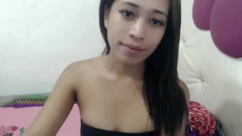 Snapshot of icy_heartxoxox chatting on May 2026 05:43:02 PM Heart online show from May 2026 05:43:02 PM