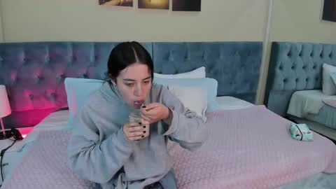 Snapshot of icysweetcam chatting on February 2025 11:31:01 AM Icy online show from February 2025 11:31:01 AM