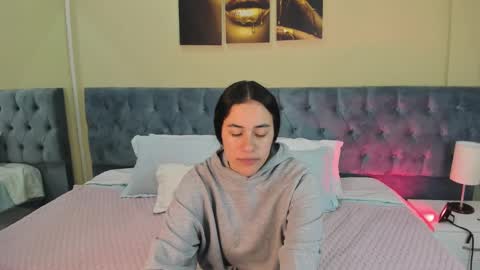Snapshot of icysweetcam chatting on February 2025 11:27:02 AM Icy online show from February 2025 11:27:02 AM