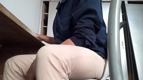 idris izan online show from October 2025 01:45:01 PM