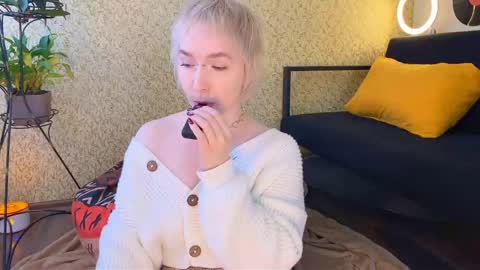 Emmy  help me reach 100 thumbs up online show from March 2025 07:53:01 AM