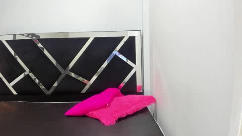 Snapshot of iisabella_noa chatting on September 2025 12:51:01 PM Isabella online show from September 2025 12:51:01 PM