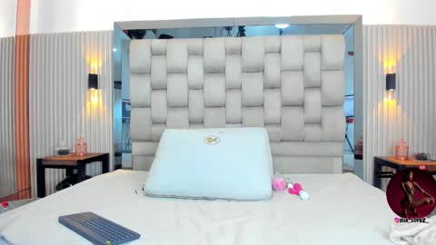 ikia lopez online show from September 2025 07:30:02 PM