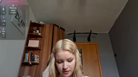 ShyLuna online show from May 2026 07:25:01 AM
