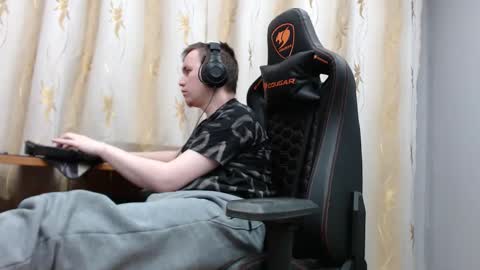 Snapshot of iliaskrisloveee chatting on November 2025 01:04:02 AM lord online show from November 2025 01:04:02 AM