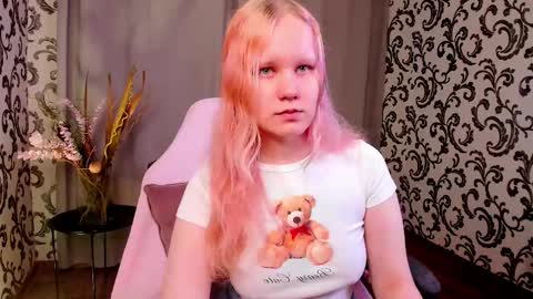 Snapshot of illando chatting on September 2025 03:53:01 AM Annie online show from September 2025 03:53:01 AM
