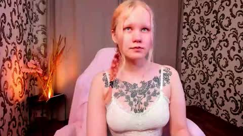 Snapshot of illando chatting on September 2025 03:43:02 AM Annie online show from September 2025 03:43:02 AM