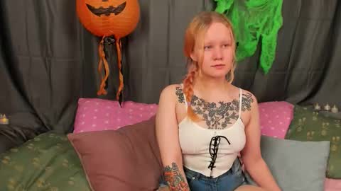 Snapshot of illando chatting on October 2025 06:47:01 AM Annie online show from October 2025 06:47:01 AM