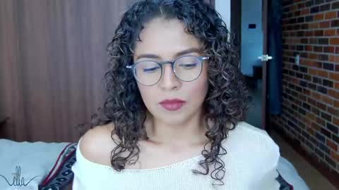 Snapshot of illaroom chatting on December 2024 06:43:01 PM Kloe online show from December 2024 06:43:01 PM