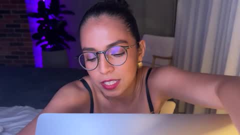 Snapshot of illaroom chatting on February 2025 02:06:02 AM Kloe online show from February 2025 02:06:02 AM