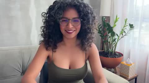 Snapshot of illaroom chatting on September 2025 06:40:01 PM Kloe online show from September 2025 06:40:01 PM