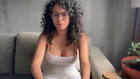 Snapshot of illaroom chatting on October 2025 03:00:02 PM Kloe online show from October 2025 03:00:02 PM