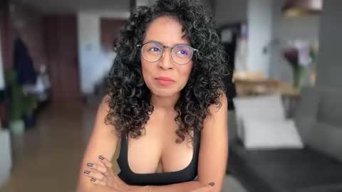 Snapshot of illaroom chatting on November 2025 06:19:02 PM Kloe online show from November 2025 06:19:02 PM