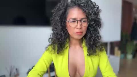 Snapshot of illaroom chatting on November 2025 06:45:01 PM Kloe online show from November 2025 06:45:01 PM