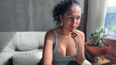 Snapshot of illaroom chatting on November 2025 02:31:02 PM Kloe online show from November 2025 02:31:02 PM