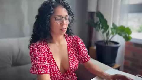 Snapshot of illaroom chatting on February 2026 08:03:02 PM Kloe online show from February 2026 08:03:02 PM