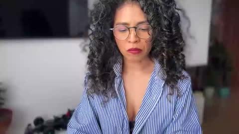 Snapshot of illaroom chatting on February 2026 09:11:01 PM Kloe online show from February 2026 09:11:01 PM