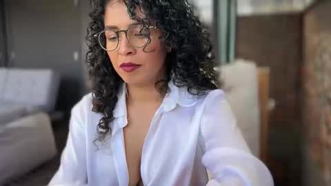 Snapshot of illaroom chatting on February 2026 07:35:01 PM Kloe online show from February 2026 07:35:01 PM