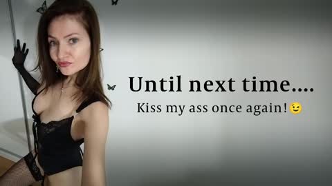 Snapshot of illegalbeauty87 chatting on March 2025 06:15:02 AM Ingrid or more easier...Miss GoDDess Mistress online show from March 2025 06:15:02 AM
