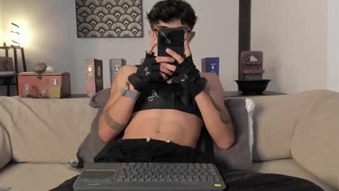 IM  THOMAS online show from May 2026 02:52:02 AM