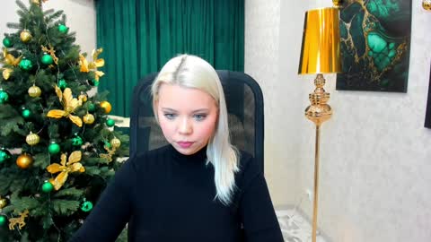 Roxy online show from December 2024 07:22:01 PM