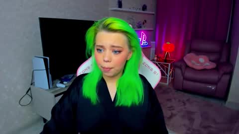 Roxy online show from October 2025 07:03:02 PM