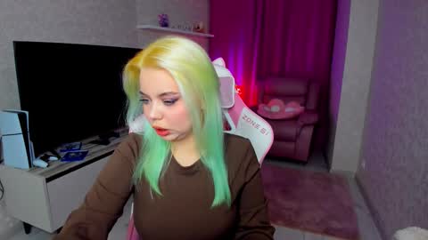 Roxy online show from November 2025 05:23:02 PM