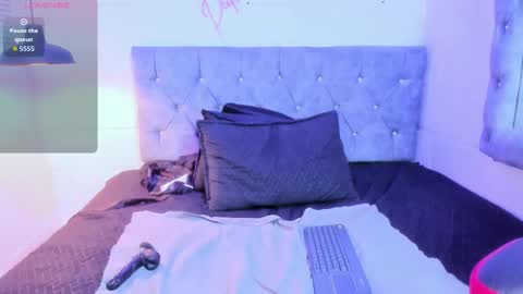 Mia online show from March 2026 05:18:02 PM