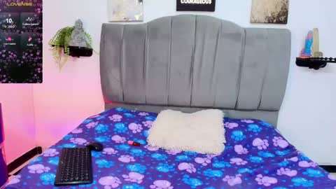 im_riley_ online show from April 2026 07:08:02 PM