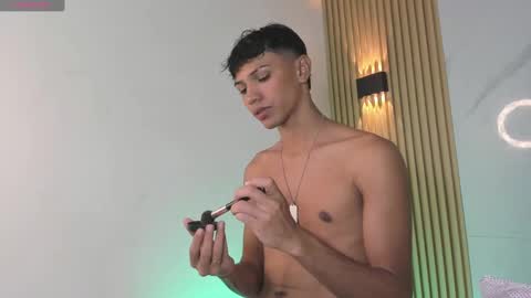 im_sebaslopez online show from January 2025 04:39:02 AM