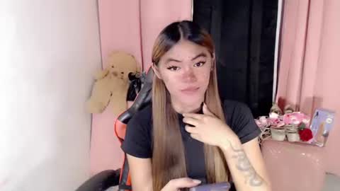 Snapshot of im_yourfairyannaxx chatting on May 2026 01:33:02 AM im_yourfairyannaxx online show from May 2026 01:33:02 AM