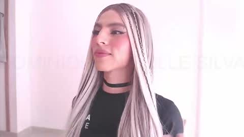     online show from October 2025 01:44:01 PM