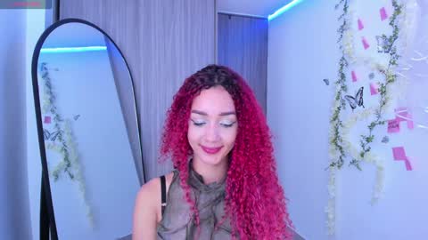 Snapshot of immia_rosse chatting on December 2024 01:32:01 AM mia --------- COL TIME online show from December 2024 01:32:01 AM