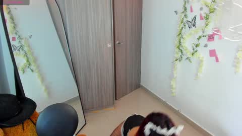 Snapshot of immia_rosse chatting on December 2024 10:42:01 PM mia --------- COL TIME online show from December 2024 10:42:01 PM