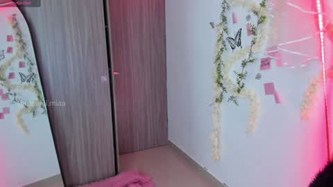 Snapshot of immia_rosse chatting on December 2024 11:27:02 PM mia --------- COL TIME online show from December 2024 11:27:02 PM
