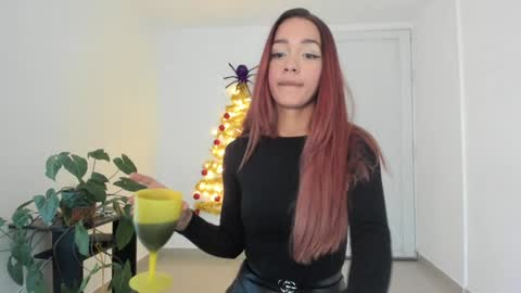 Snapshot of immia_rosse chatting on December 2024 12:00:02 AM mia --------- COL TIME online show from December 2024 12:00:02 AM