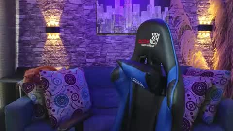 Karen  online show from October 2025 07:22:02 PM