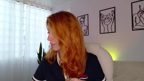 Sienna online show from September 2025 09:07:02 PM