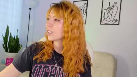 Sienna online show from September 2025 09:19:01 PM