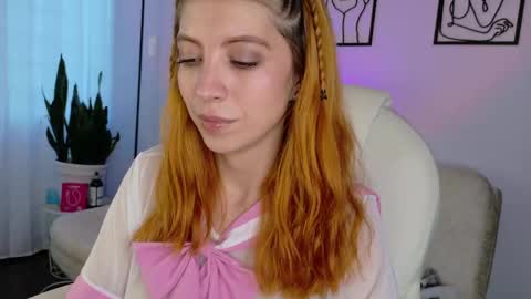 Sienna online show from October 2025 09:45:01 PM