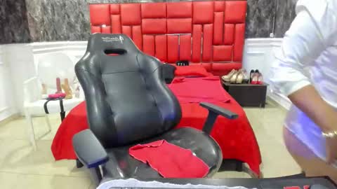 Snapshot of imyourdirtymilf chatting on November 2025 07:47:01 PM Karina online show from November 2025 07:47:01 PM