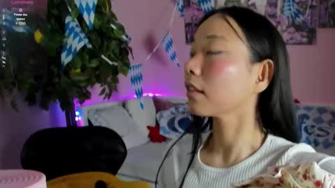 Snapshot of inari__okami chatting on October 2025 09:23:02 PM INARI online show from October 2025 09:23:02 PM