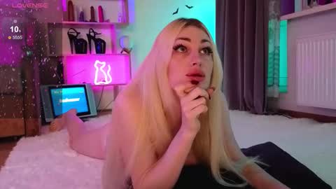 Snapshot of inchcaser chatting on October 2025 09:34:02 PM Dina Help me reach 100 likes online show from October 2025 09:34:02 PM